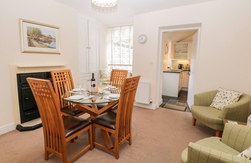 Bowness-on-Windermere Cottage | Family-Friendly Raglan Cottage in Bowness-On-Windermere