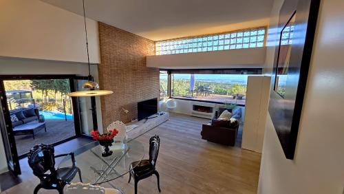 Ragalna Apartment | Rahal - Perfect Getaway with Pool & Oceanfront Views