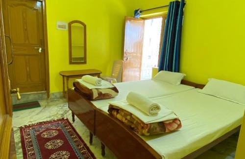Bodh Gaya House | Rahul Guest House: Pet-Friendly Stay with Breakfast Included