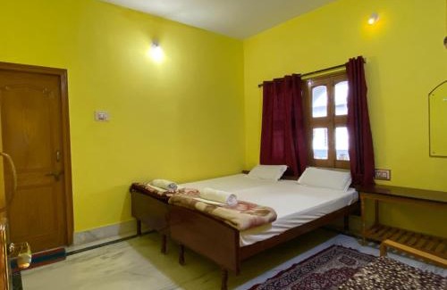 Bodh Gaya House | Rahul Guest House: Pet-Friendly Stay with Breakfast Included