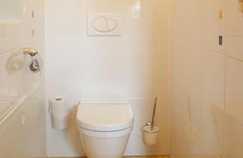 Ehrenhausen Apartment | Family-Friendly Raiffeisenhof Appartements with Hot Tub