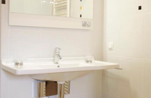 Ehrenhausen Apartment | Family-Friendly Raiffeisenhof Appartements with Hot Tub