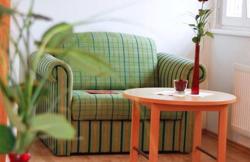 Ehrenhausen Apartment | Family-Friendly Raiffeisenhof Appartements with Hot Tub