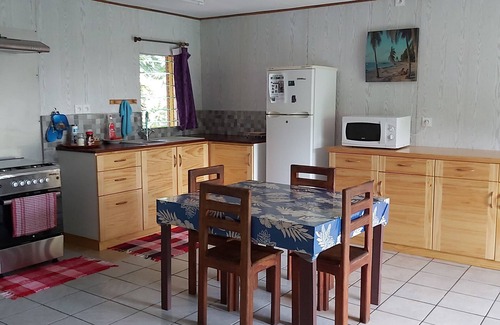 Bora Bora Bed & Breakfast | Comfortable Raihei Rental in Bora Bora with Family Amenities