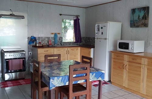 Bora Bora Bed & Breakfast | Comfortable Raihei Rental in Bora Bora with Family Amenities