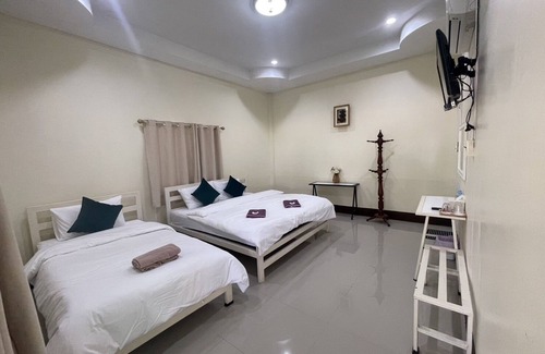 Bo Phloi Hotel | Family-Friendly Raikhunmon: Enjoy Complimentary Breakfast