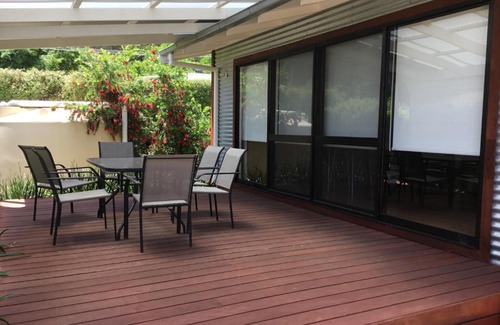 Myrtleford Villa | Discover Rail Trail Cottage: A 10/10 Family Retreat
