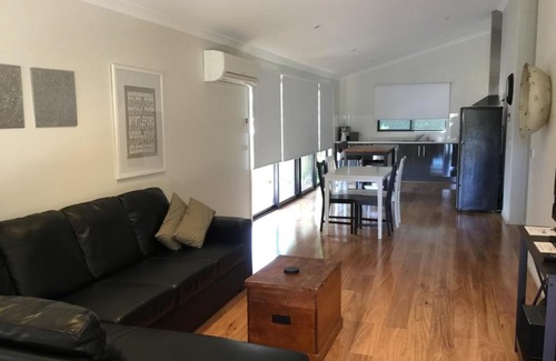 Myrtleford Villa | Discover Rail Trail Cottage: A 10/10 Family Retreat