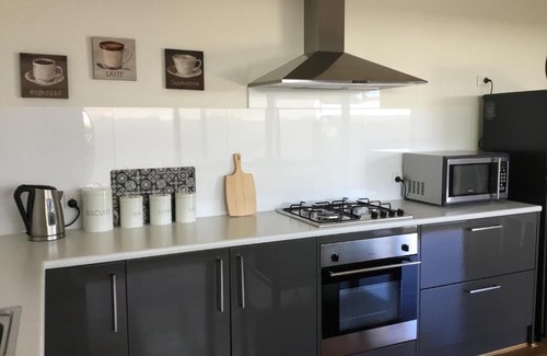 Myrtleford Villa | Discover Rail Trail Cottage: A 10/10 Family Retreat