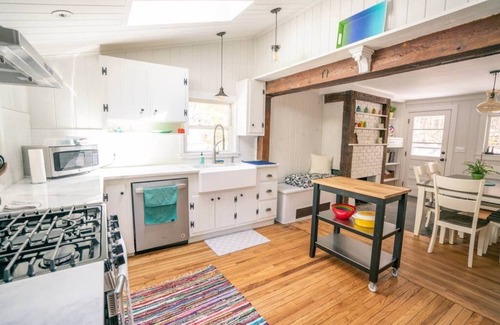 Kingston Cottage | Rail Trail Cottage: Pet-Friendly Escape in Kingston