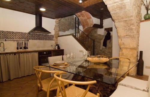 Castellote House | Discover Rails del Temple: Pet-Friendly with Spa & Pool