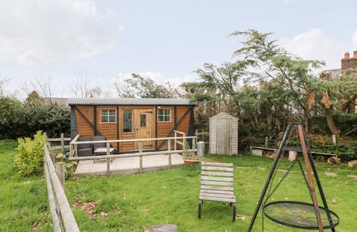 Abergavenny Cottage | Pet-Friendly Railway Carriage with Open Fire in Govilon