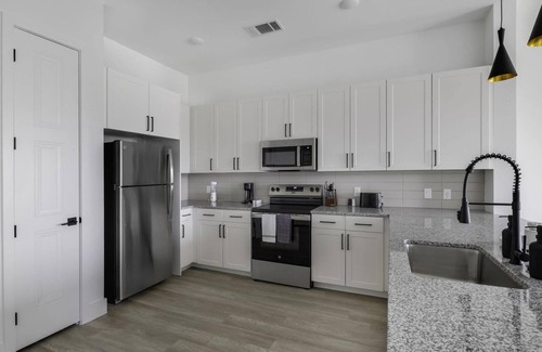 Denton Apartment | Railyard 3BD 1 - Three Bedroom Apartment, Sleeps 6
