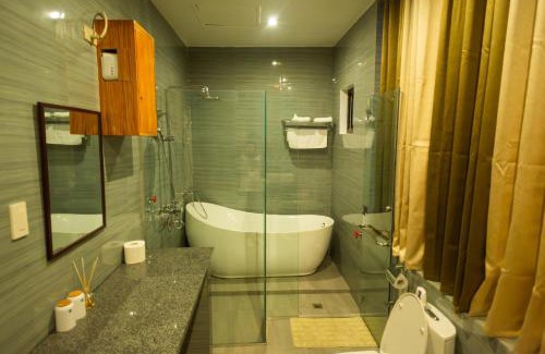 Pagadian Hotel | Raim Hotel: Family-Friendly Retreat with Hot Tub & Dining