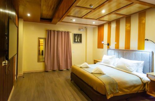 Pagadian Hotel | Raim Hotel: Family-Friendly Retreat with Hot Tub & Dining