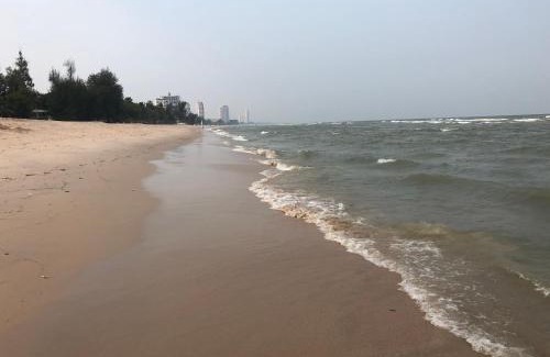 Cha-am Apartment | Relaxing Oceanfront 2-Bedroom at Rain Condo by Leelawadee