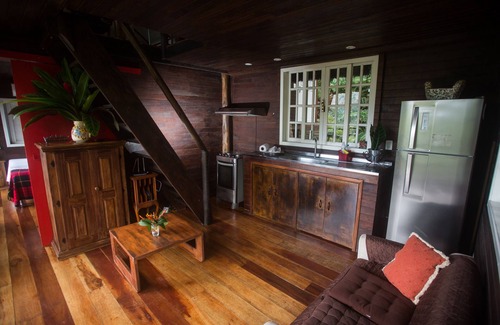 Alto da Boa Vista House | Discover Rain Forest Paradise: Pet-Friendly & Pool Access