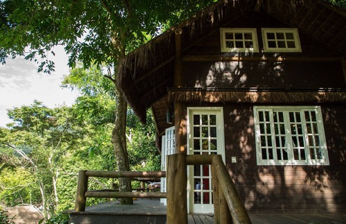 Alto da Boa Vista House | Discover Rain Forest Paradise: Pet-Friendly & Pool Access