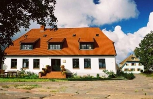 Rugen Island Apartment | Cozy Rainbow Apartments in the Sonnenhaus with Breakfast