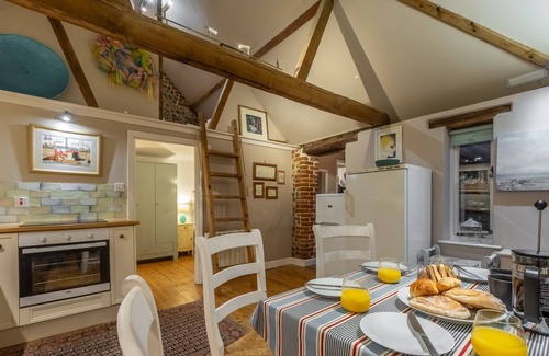 Roughton Apartment | Relaxing Rainbow Cottage with Oceanfront Views in Roughton