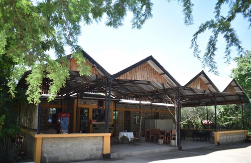 Boma la Ngombe Cabin | Budget-Friendly Stay at Rainbow Executive Lodge with Breakfast