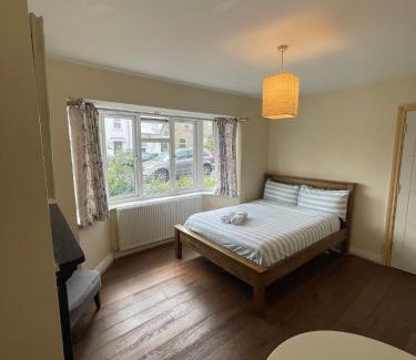 Oakleigh House | Discover Rainbow: Guest Rated 7.7/10 for Cozy Stays
