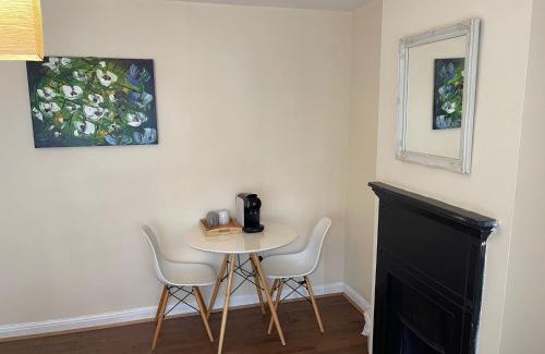 Oakleigh House | Discover Rainbow: Guest Rated 7.7/10 for Cozy Stays