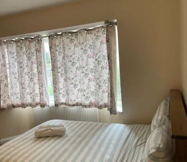 Oakleigh House | Discover Rainbow: Guest Rated 7.7/10 for Cozy Stays