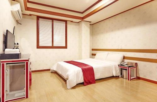 Namyeong-dong Hotel | Budget-Friendly Stay at Rainbow Hotel Yongsan for Families