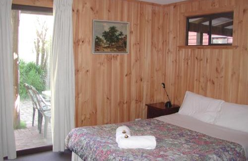 Ocean Beach Cabin | Inviting Rainbow House: Family-Friendly with Kitchen Access