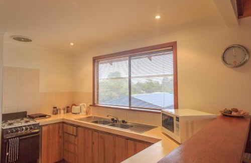 Ocean Beach Cabin | Inviting Rainbow House: Family-Friendly with Kitchen Access