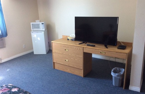 Swift Current Hotel | Budget-Friendly Stay at Rainbow Motel with Breakfast & Kitchen