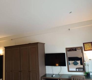 Tanjung Bungah Apartment | Budget-Friendly Stay at Rainbow Paradise Beachfront Penang