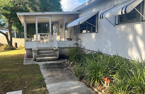 Dunnellon House | Discover Rainbow River: Free Kayaks & Family-Friendly Fun