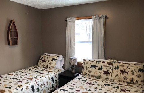 Wellston Hotel | Experience Rainbow Room at The Black Bear Inn: Top-Rated Stay