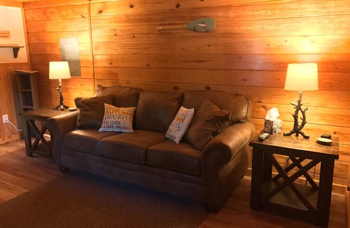 Wellston Hotel | Experience Rainbow Room at The Black Bear Inn: Top-Rated Stay