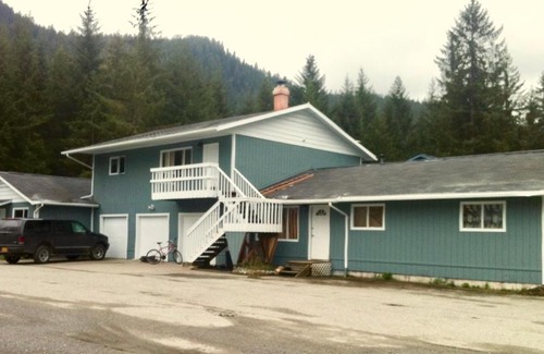 Mendenhall Valley House | Convenient Retreat: Rainbow Row Near Mendenhall Glacier