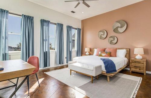 Southeast Pensacola House | Family-Friendly Stay at Rainbow Row - 4-Star Guest Favorite