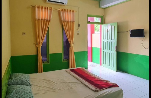 Singkawang House | Budget-Friendly Rainbow Singkawang with Pool & Breakfast