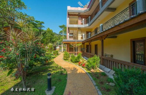 Nanzhuang House | Inviting Stay at Rainbow SpringYU B&B with Great Amenities