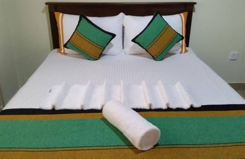 Anuradhapura House | Cozy Rainbow Tourist Rest: Family-Friendly with Dining Options