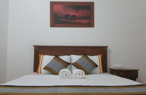 Anuradhapura House | Cozy Rainbow Tourist Rest: Family-Friendly with Dining Options