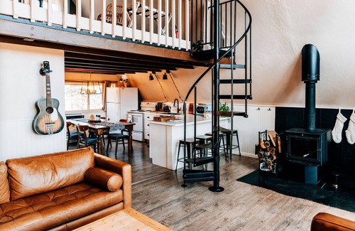 Spring Valley Cabin | Unforgettable Rainbow Trail A-frame with Spa & Hot Tub