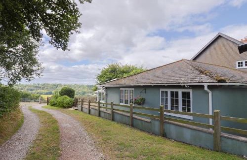 West Buckland House | Rainbow View: Family-Friendly Hotel with Pool & Pet Access