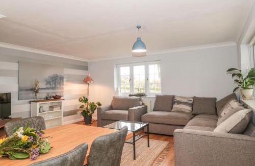 West Buckland House | Rainbow View: Family-Friendly Hotel with Pool & Pet Access