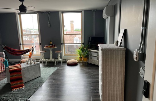 Bellefontaine Apartment | Unforgettable Stay at RainbowRow: The Caliente Flat