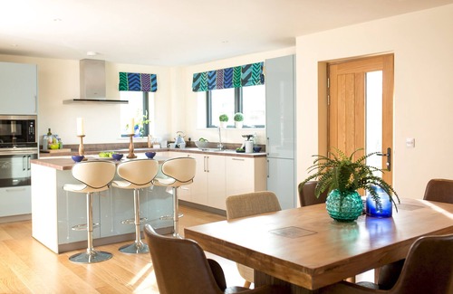 Holworth House | Nature Reserve Retreat with Spa Access and Lake Views