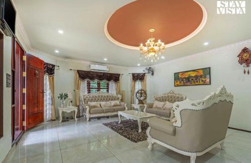 Thiruvananthapuram Villa | Experience StayVista at Raindrops: Private Pool & Gym