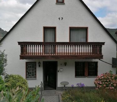 Mainz-Bingen Apartment | Unforgettable Stays at Rainer’s Rheinblick - Rated 9.5/10