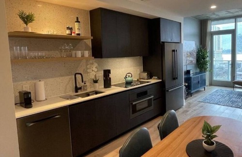 Rainey Street Historic District Condo | Rainey St: Pet-Friendly 1BR with Top Amenities & Pool